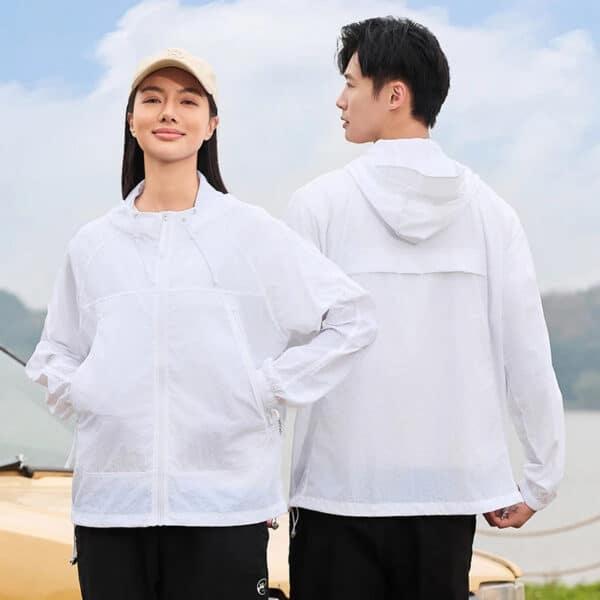 Versatile Jacket Apparel - Achieve peak performance while staying stylish and comfortable. - Image 2