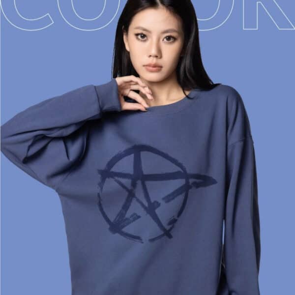 Versatile Sweatshirt Apparel - Built for adventure, offering durability and comfort in every condition. - Image 3
